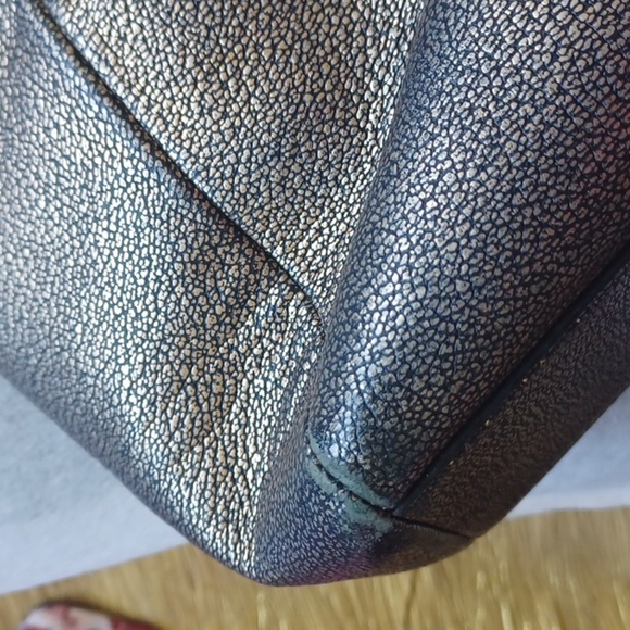 COACH 33736 MEDIUM SIZE GOLD, BLACK LEATHER METALIC HANDBAG - Picture 8 of 12